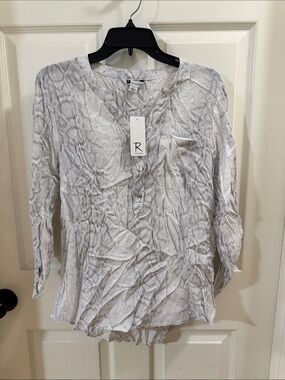 Snake-Print V-Neck Tunic Top in Gray and White
